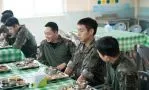 Смотреть онлайн сериал Военный повар становится легендой (2026)